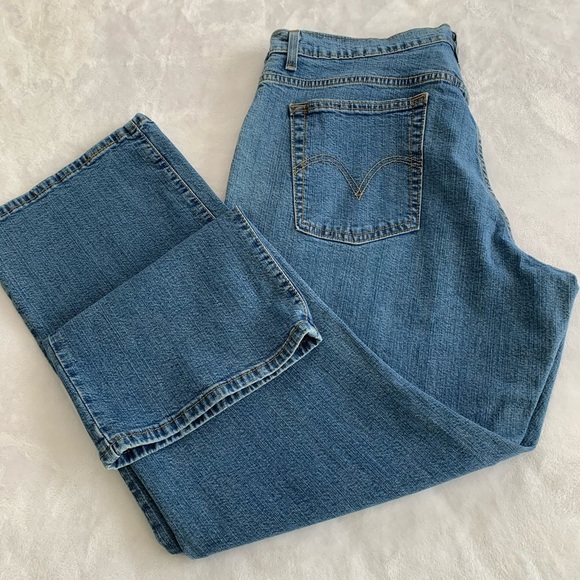 550 Relaxed Levi’s light wash Jeans Size 18S - Picture 5 of 6